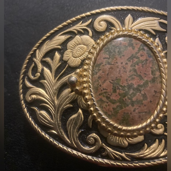 Rare Find Gold & Black Oval Shaped Floral & Leaf Design Belt Buckle - Picture 5 of 16